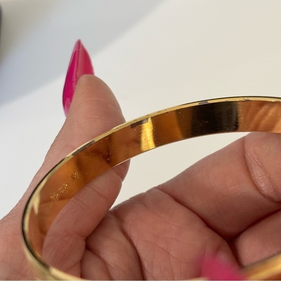 Trifari gold tone etched bracelet - Picture 6 of 8